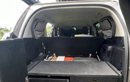Toyota Land Cruiser Prado 150 рестайлинг 2, 2021 год, 5 400 000 рублей, 7 фотография