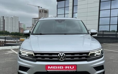 Volkswagen Tiguan II, 2019 год, 2 700 000 рублей, 2 фотография