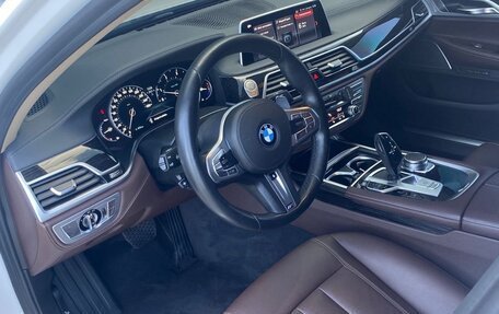 BMW 7 серия, 2018 год, 4 500 000 рублей, 15 фотография