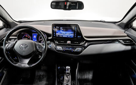Toyota C-HR I рестайлинг, 2018 год, 2 150 000 рублей, 14 фотография