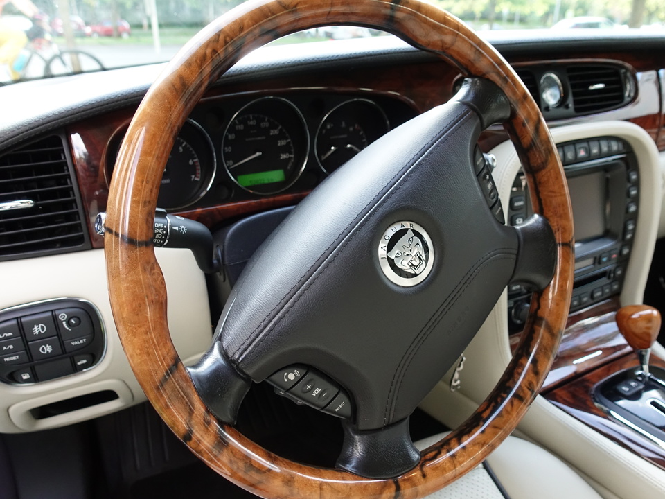 Jaguar XJ III (X350), 2008 год, 7 700 000 рублей, 33 фотография