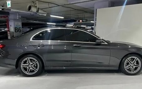 Mercedes-Benz E-Класс, 2022 год, 3 850 000 рублей, 3 фотография