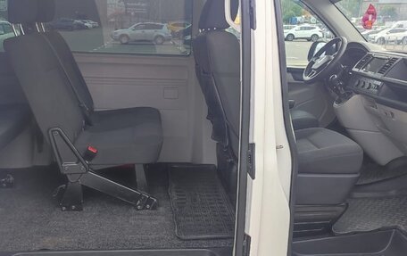 Volkswagen Caravelle T6 рестайлинг, 2015 год, 2 100 000 рублей, 16 фотография