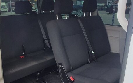 Volkswagen Caravelle T6 рестайлинг, 2015 год, 2 100 000 рублей, 18 фотография