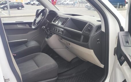 Volkswagen Caravelle T6 рестайлинг, 2015 год, 2 100 000 рублей, 14 фотография