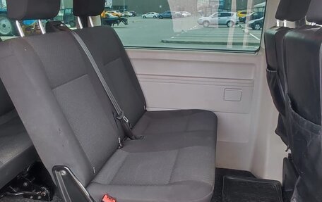 Volkswagen Caravelle T6 рестайлинг, 2015 год, 2 100 000 рублей, 17 фотография