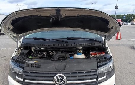 Volkswagen Caravelle T6 рестайлинг, 2015 год, 2 100 000 рублей, 22 фотография
