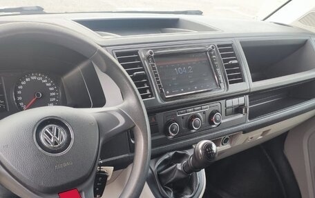Volkswagen Caravelle T6 рестайлинг, 2015 год, 2 100 000 рублей, 11 фотография