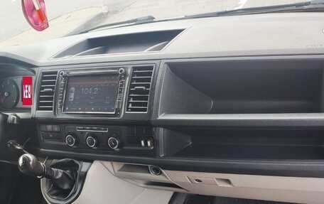 Volkswagen Caravelle T6 рестайлинг, 2015 год, 2 100 000 рублей, 12 фотография