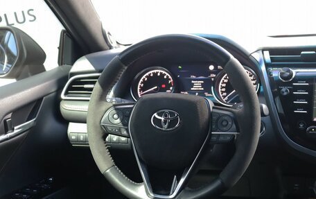 Toyota Camry, 2020 год, 3 150 000 рублей, 10 фотография