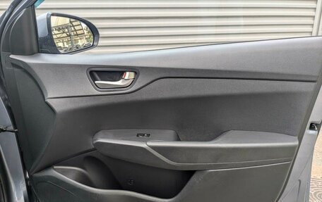 Hyundai Solaris II рестайлинг, 2017 год, 1 350 000 рублей, 25 фотография