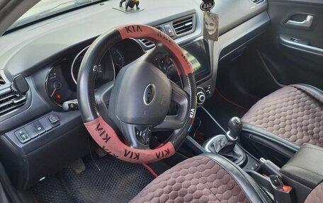 KIA Rio III рестайлинг, 2013 год, 875 000 рублей, 2 фотография