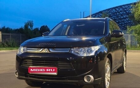Mitsubishi Outlander III рестайлинг 3, 2012 год, 1 250 000 рублей, 2 фотография