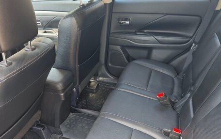 Mitsubishi Outlander III рестайлинг 3, 2012 год, 1 250 000 рублей, 15 фотография