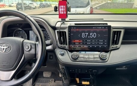 Toyota RAV4, 2017 год, 2 300 000 рублей, 13 фотография