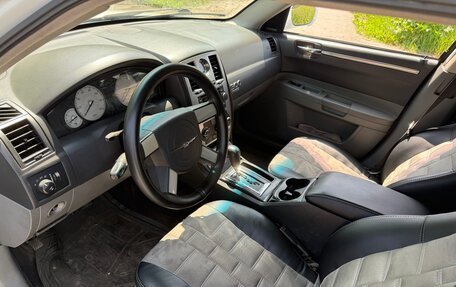 Chrysler 300C II, 2005 год, 870 000 рублей, 11 фотография