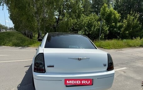 Chrysler 300C II, 2005 год, 870 000 рублей, 10 фотография
