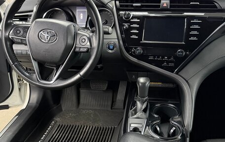 Toyota Camry, 2018 год, 2 150 000 рублей, 15 фотография