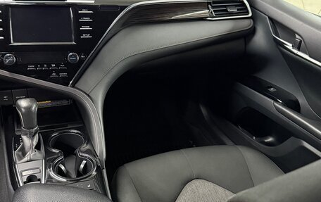 Toyota Camry, 2018 год, 2 150 000 рублей, 16 фотография