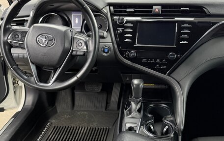 Toyota Camry, 2018 год, 2 150 000 рублей, 17 фотография