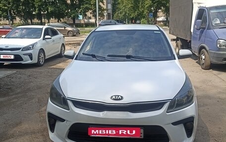 KIA Rio IV, 2018 год, 880 000 рублей, 2 фотография