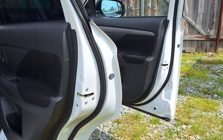 Mitsubishi Outlander III рестайлинг 3, 2013 год, 1 350 000 рублей, 4 фотография