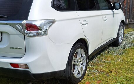 Mitsubishi Outlander III рестайлинг 3, 2013 год, 1 350 000 рублей, 14 фотография