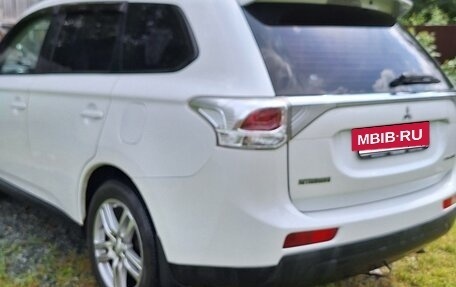 Mitsubishi Outlander III рестайлинг 3, 2013 год, 1 350 000 рублей, 15 фотография