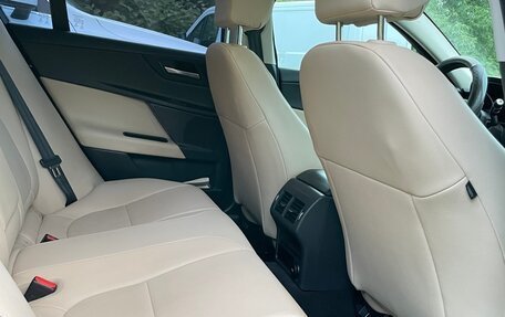 Jaguar XE I рестайлинг, 2017 год, 2 400 000 рублей, 5 фотография