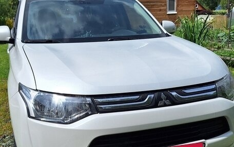 Mitsubishi Outlander III рестайлинг 3, 2013 год, 1 350 000 рублей, 18 фотография