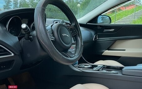 Jaguar XE I рестайлинг, 2017 год, 2 400 000 рублей, 9 фотография
