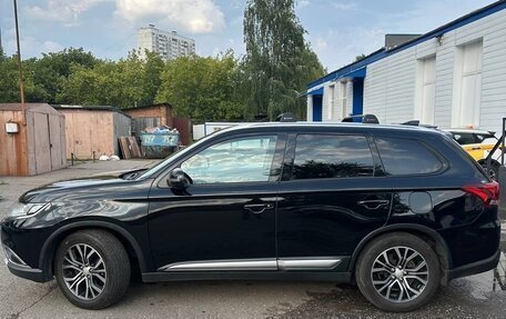 Mitsubishi Outlander III рестайлинг 3, 2017 год, 1 900 000 рублей, 8 фотография