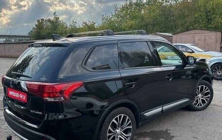 Mitsubishi Outlander III рестайлинг 3, 2017 год, 1 900 000 рублей, 5 фотография