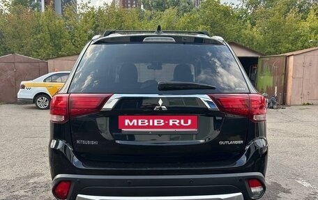 Mitsubishi Outlander III рестайлинг 3, 2017 год, 1 900 000 рублей, 6 фотография