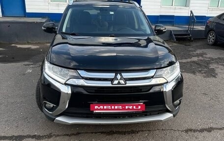 Mitsubishi Outlander III рестайлинг 3, 2017 год, 1 900 000 рублей, 4 фотография