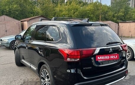 Mitsubishi Outlander III рестайлинг 3, 2017 год, 1 900 000 рублей, 7 фотография