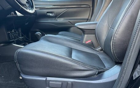 Mitsubishi Outlander III рестайлинг 3, 2017 год, 1 900 000 рублей, 15 фотография