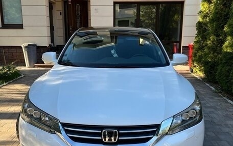 Honda Accord IX рестайлинг, 2013 год, 1 950 000 рублей, 3 фотография
