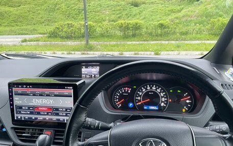 Toyota Noah III, 2019 год, 2 850 000 рублей, 8 фотография