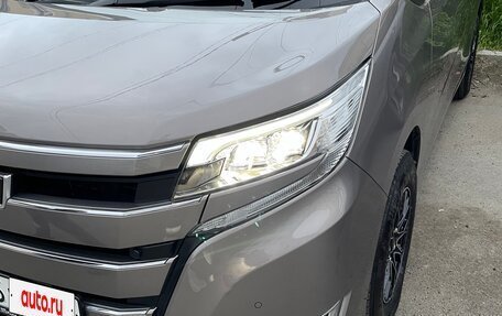 Toyota Noah III, 2019 год, 2 850 000 рублей, 11 фотография