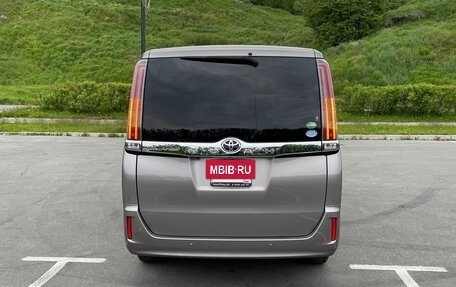 Toyota Noah III, 2019 год, 2 850 000 рублей, 3 фотография