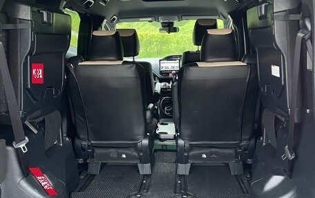 Toyota Noah III, 2019 год, 2 850 000 рублей, 7 фотография