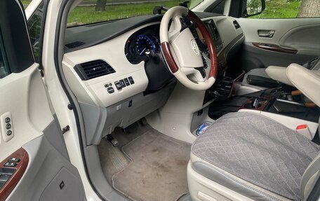 Toyota Sienna III, 2010 год, 2 470 000 рублей, 10 фотография