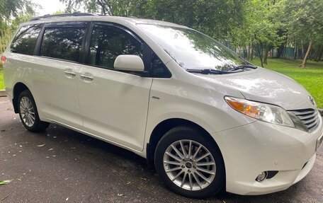 Toyota Sienna III, 2010 год, 2 470 000 рублей, 4 фотография