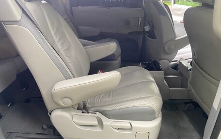 Toyota Sienna III, 2010 год, 2 470 000 рублей, 13 фотография