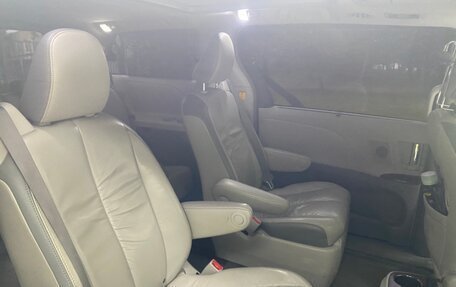 Toyota Sienna III, 2010 год, 2 470 000 рублей, 14 фотография