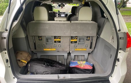 Toyota Sienna III, 2010 год, 2 470 000 рублей, 12 фотография
