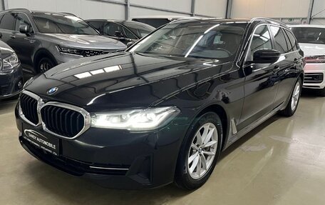 BMW 5 серия, 2022 год, 7 100 000 рублей, 2 фотография