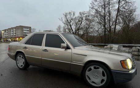 Mercedes-Benz E-Класс, 1994 год, 700 000 рублей, 9 фотография