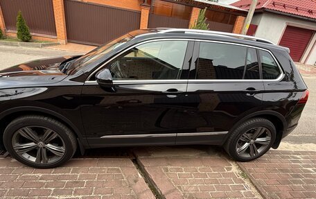 Volkswagen Tiguan II, 2018 год, 2 390 000 рублей, 5 фотография